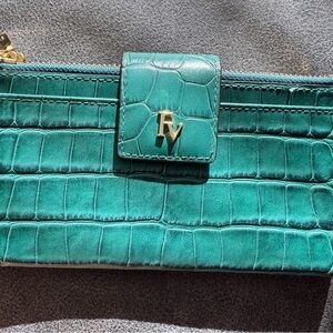 Frances valentine double slim croc-embossed leather wallet- green